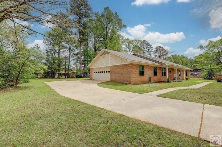 Property Photo:  6401 Sleepy Hollow  TX 75503 