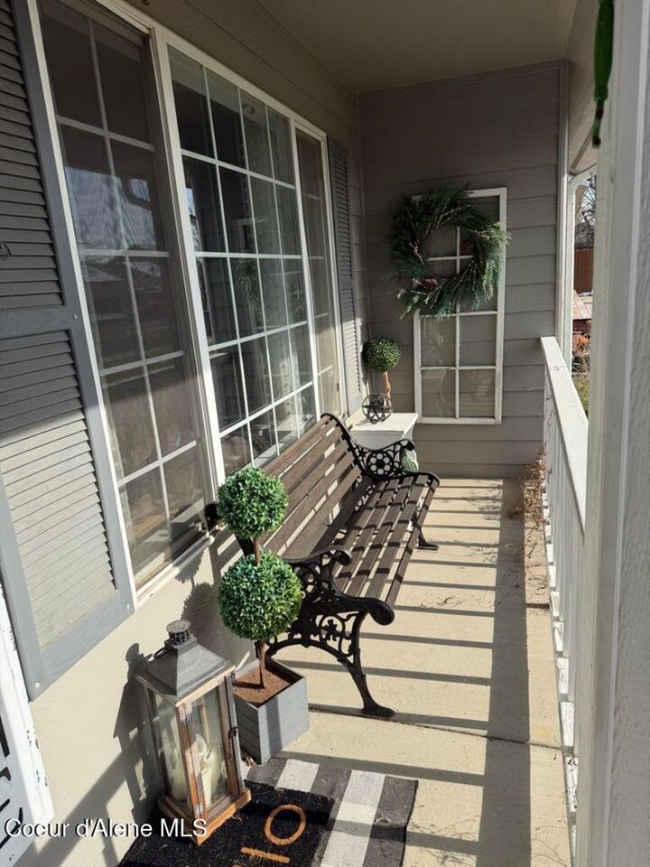 Property Photo:  906 E Glacier Peak Dr  ID 83854 