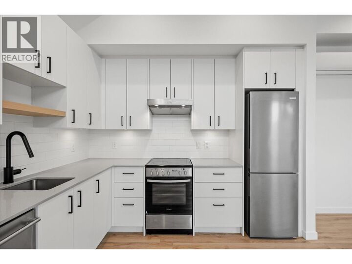 Property Photo: 660 Cawston Avenue 105B BC V1Y 9M1