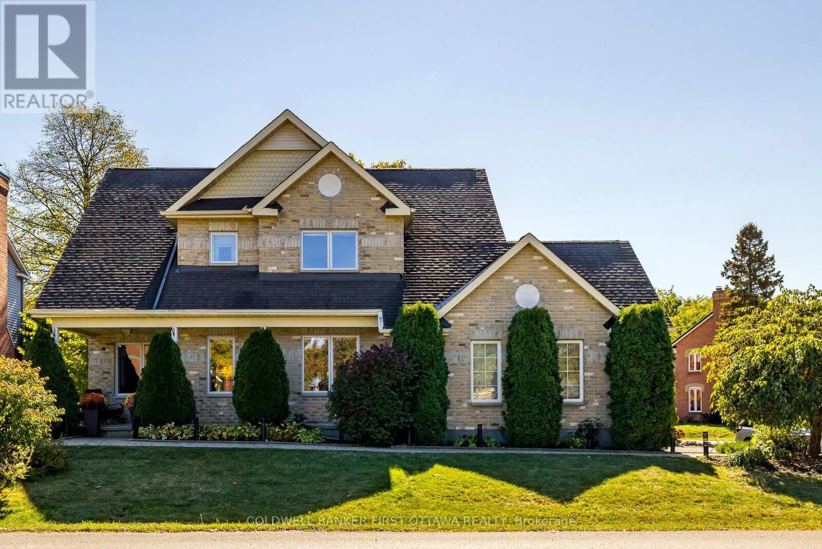 Photo de la propriété: 38 Hobin Street ON K2S 1G8