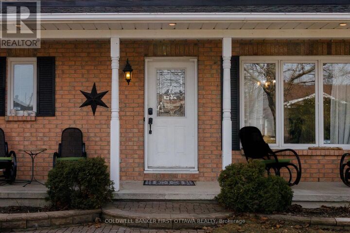 Property Photo:  32 James Lewis Avenue  ON K2S 1K5 