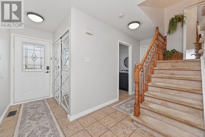 Property Photo:  32 James Lewis Avenue  ON K2S 1K5 