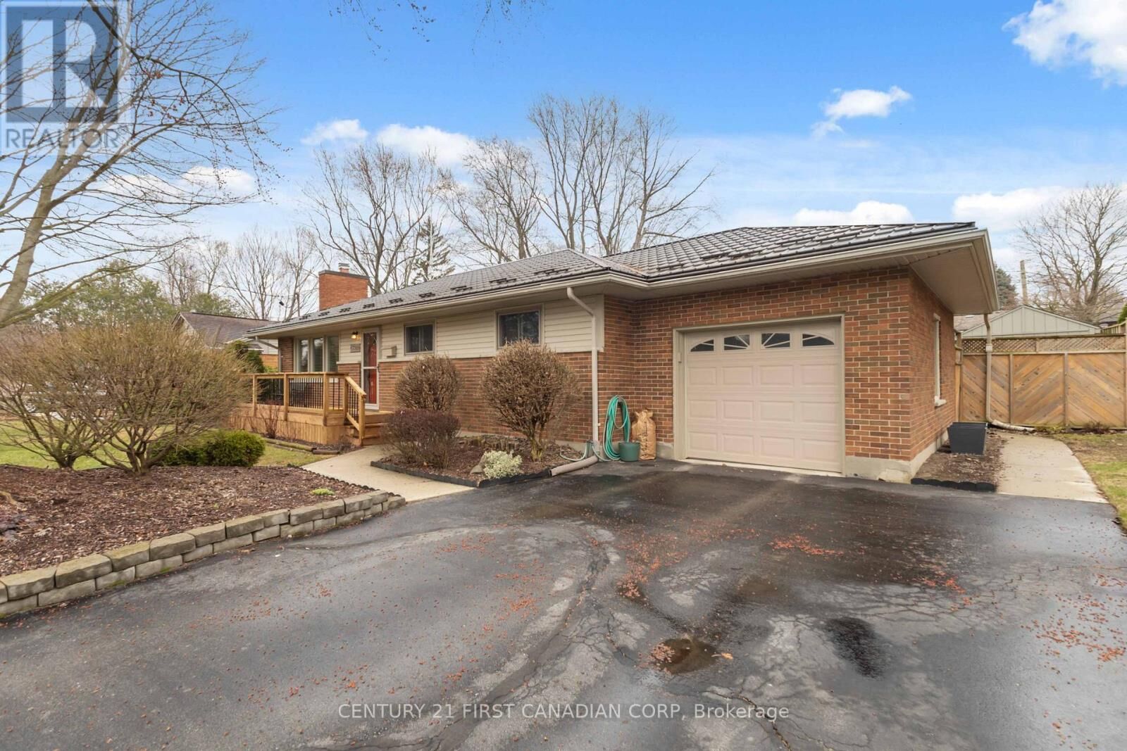 Photo de la propriété:  738 Inverness Avenue  ON N6H 3C9 