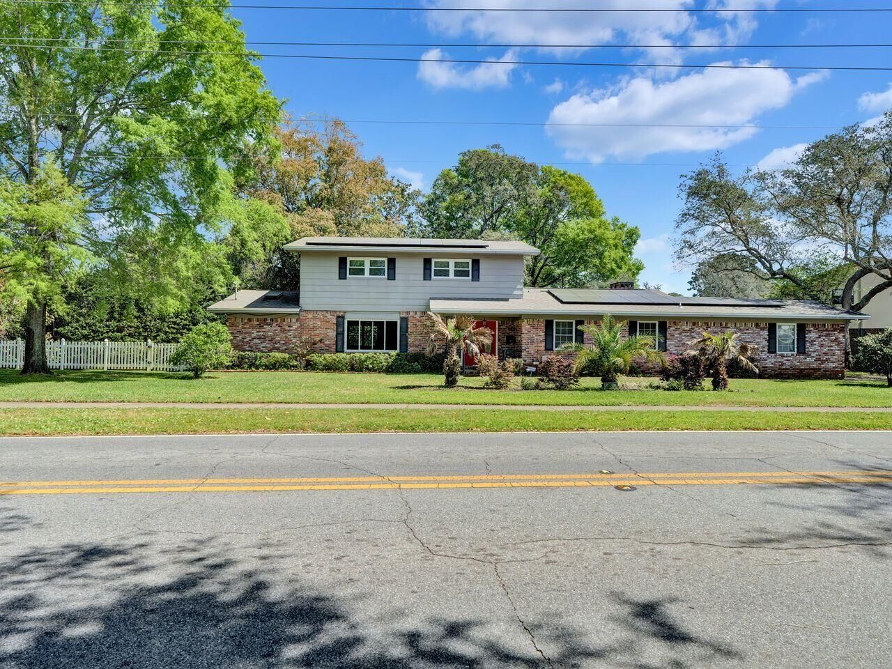 Property Photo:  700 NE Country Club Avenue  FL 32547 