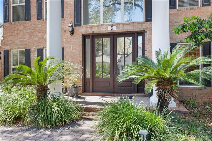 Property Photo:  5 Plantation Oaks Drive  FL 32569 