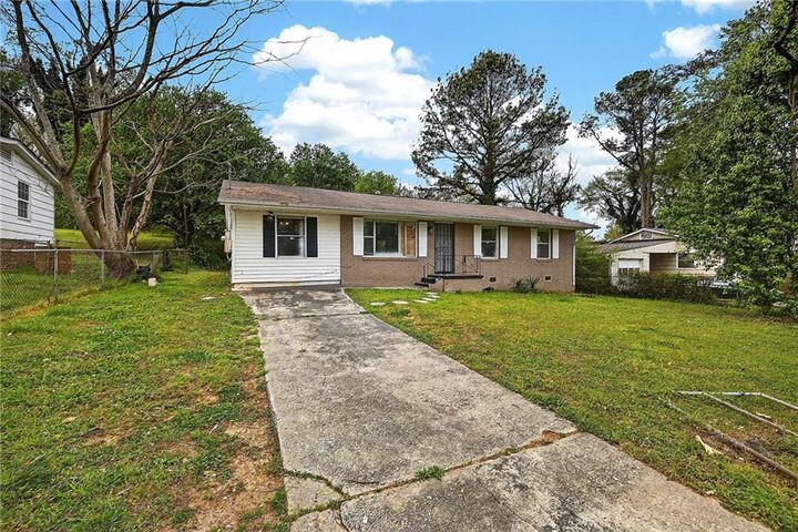 Property Photo: 5173 Kingswood Circle GA 30349