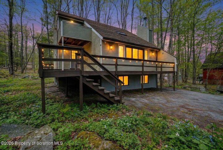 Property Photo:  10 Garden Drive  PA 18436 