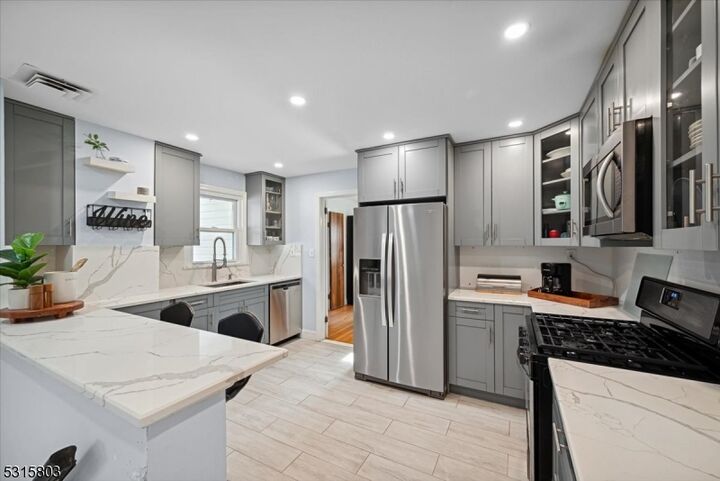 Property Photo: 16 Hickory Rd NJ 07052