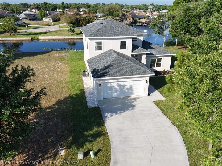 Property Photo:  100 Tuomey Court  FL 33852 
