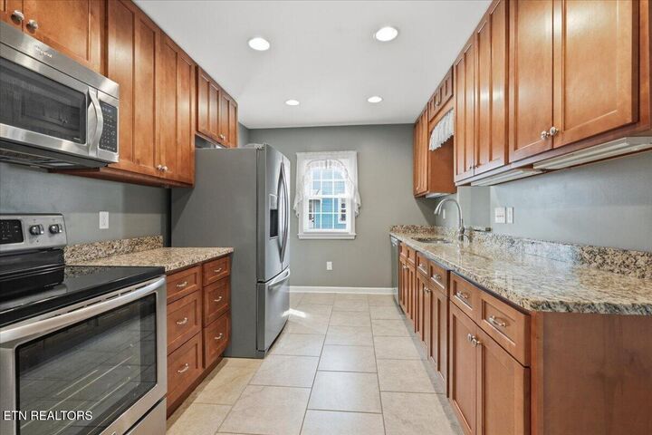 Property Photo:  2445 Kennington Rd  TN 37917 