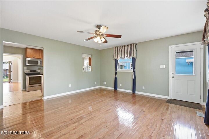 Property Photo: 2445 Kennington Rd TN 37917