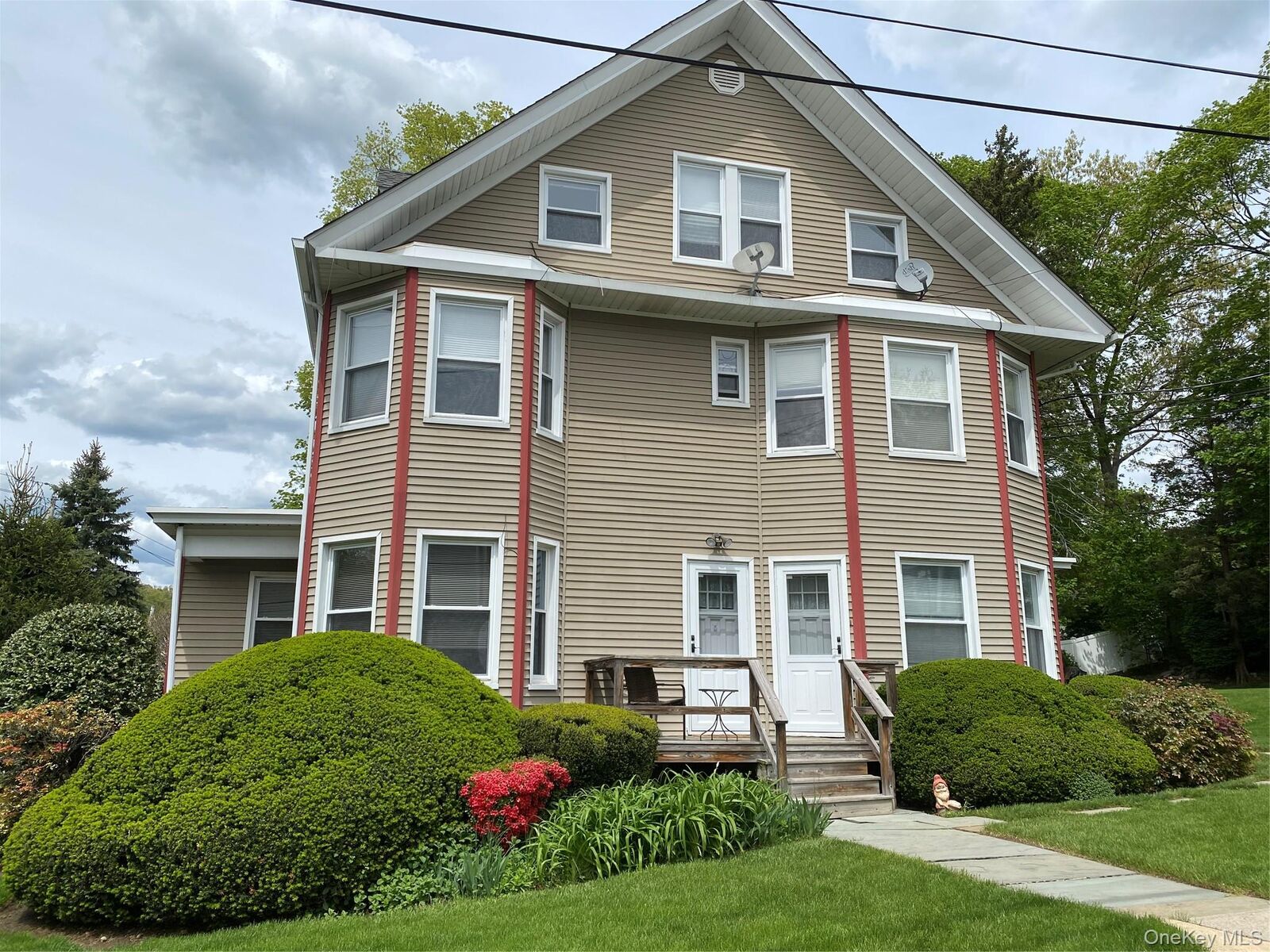 Property Photo:  129 Washington Avenue 1 Side  NY 10570 