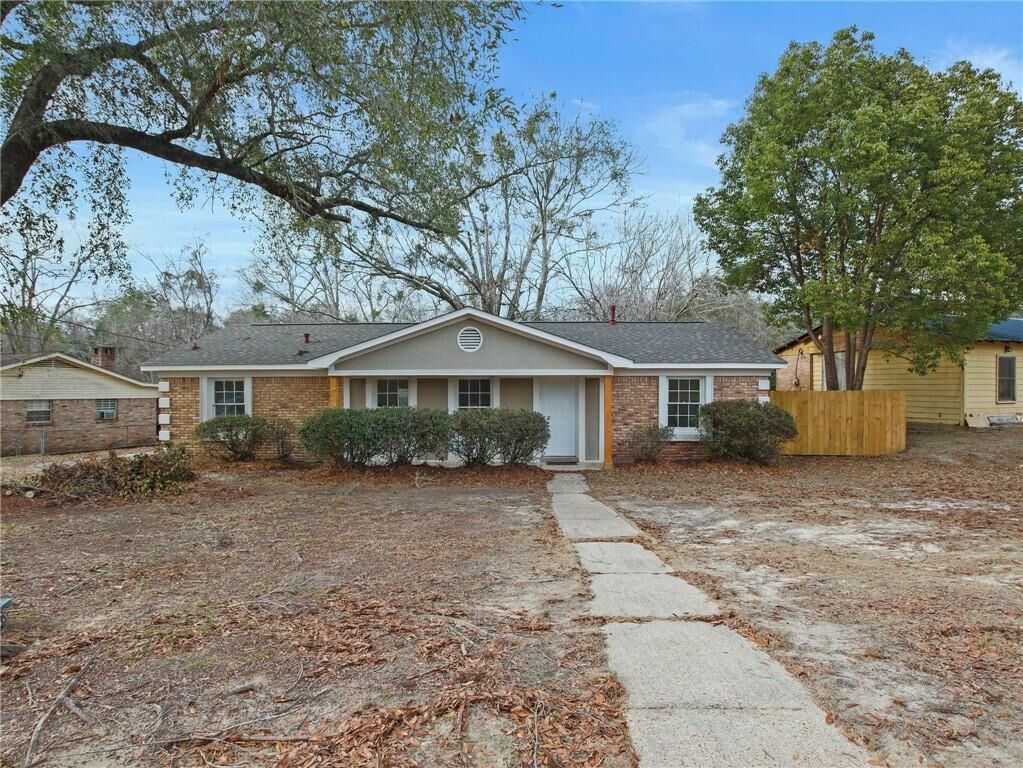 Property Photo:  526 Woodlore Drive  AL 36611 