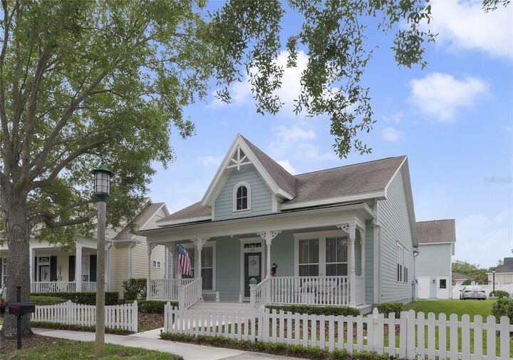 Property Photo:  104 Eastpark Crescent  FL 34747 