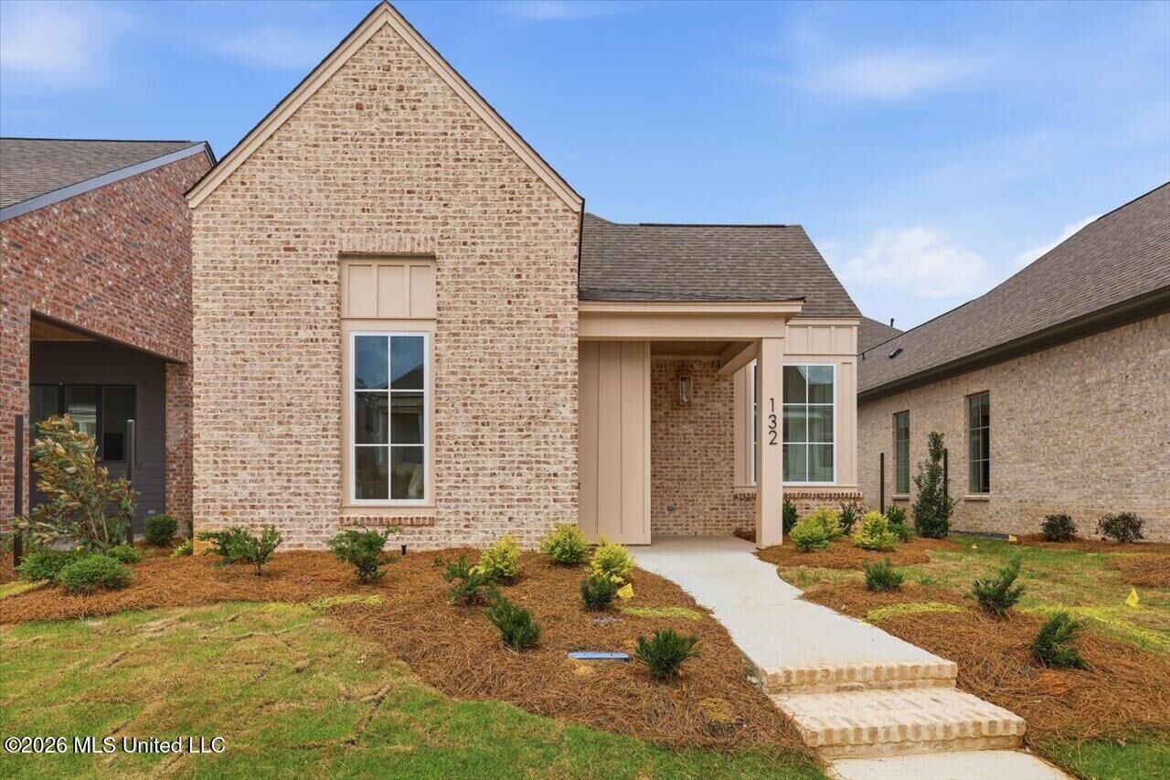 Property Photo:  132 Water Street  MS 39110 