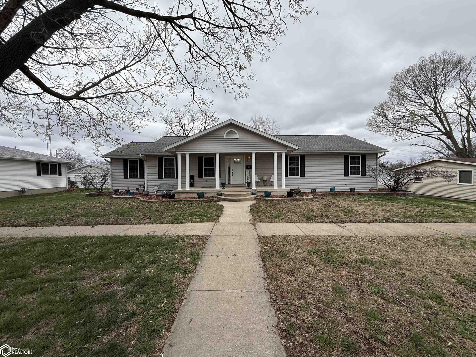 Property Photo:  338 Gratton Street  IA 52601 