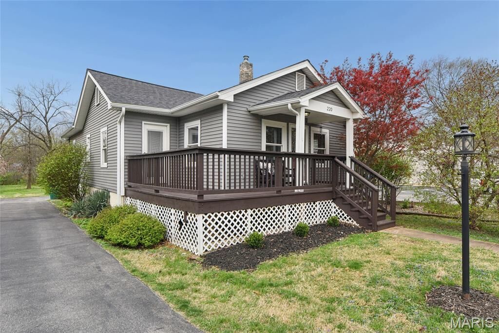 Property Photo: 220 Chestnut Avenue MO 63119