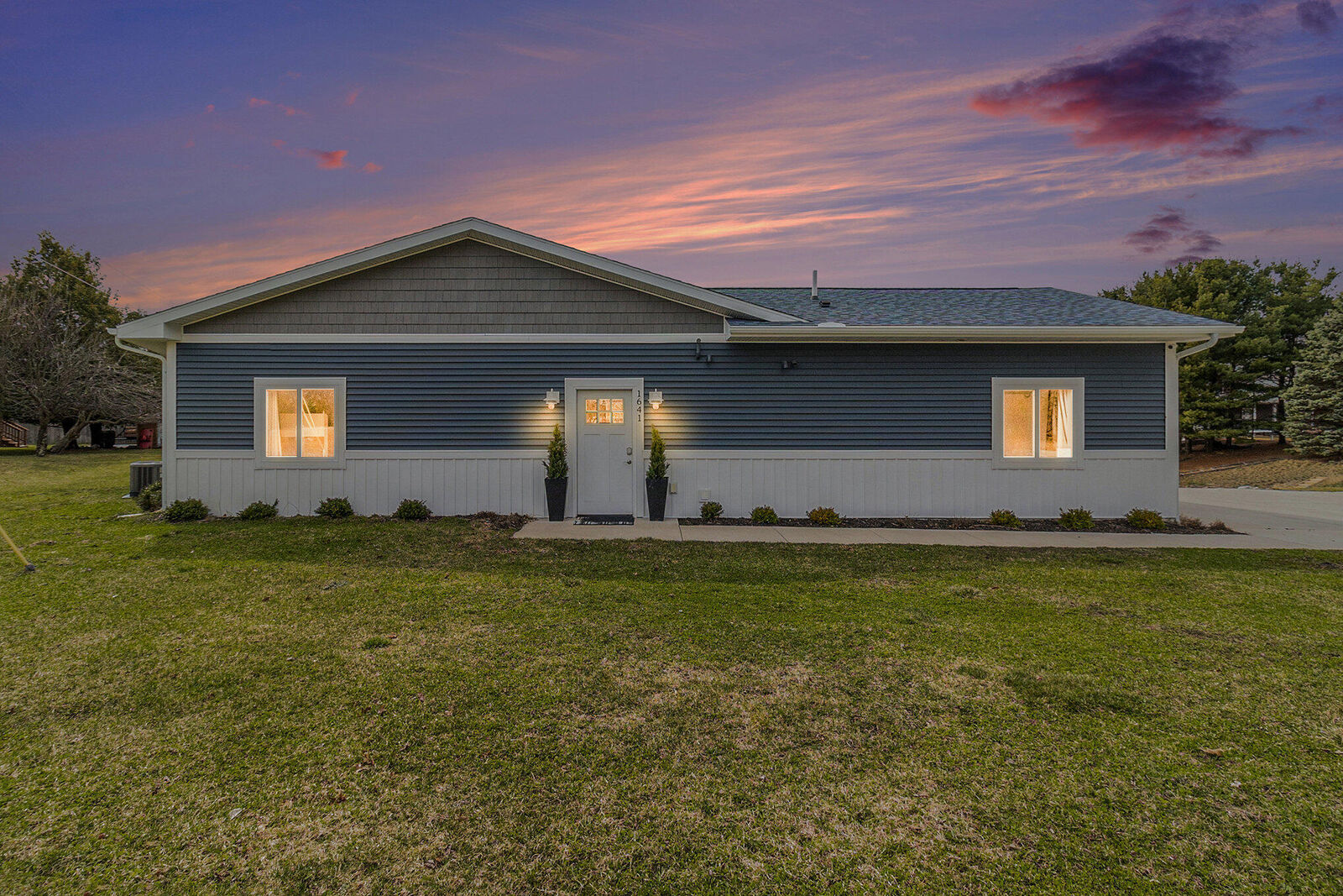 Property Photo:  1641 N Arrowhead Drive  MI 49436 