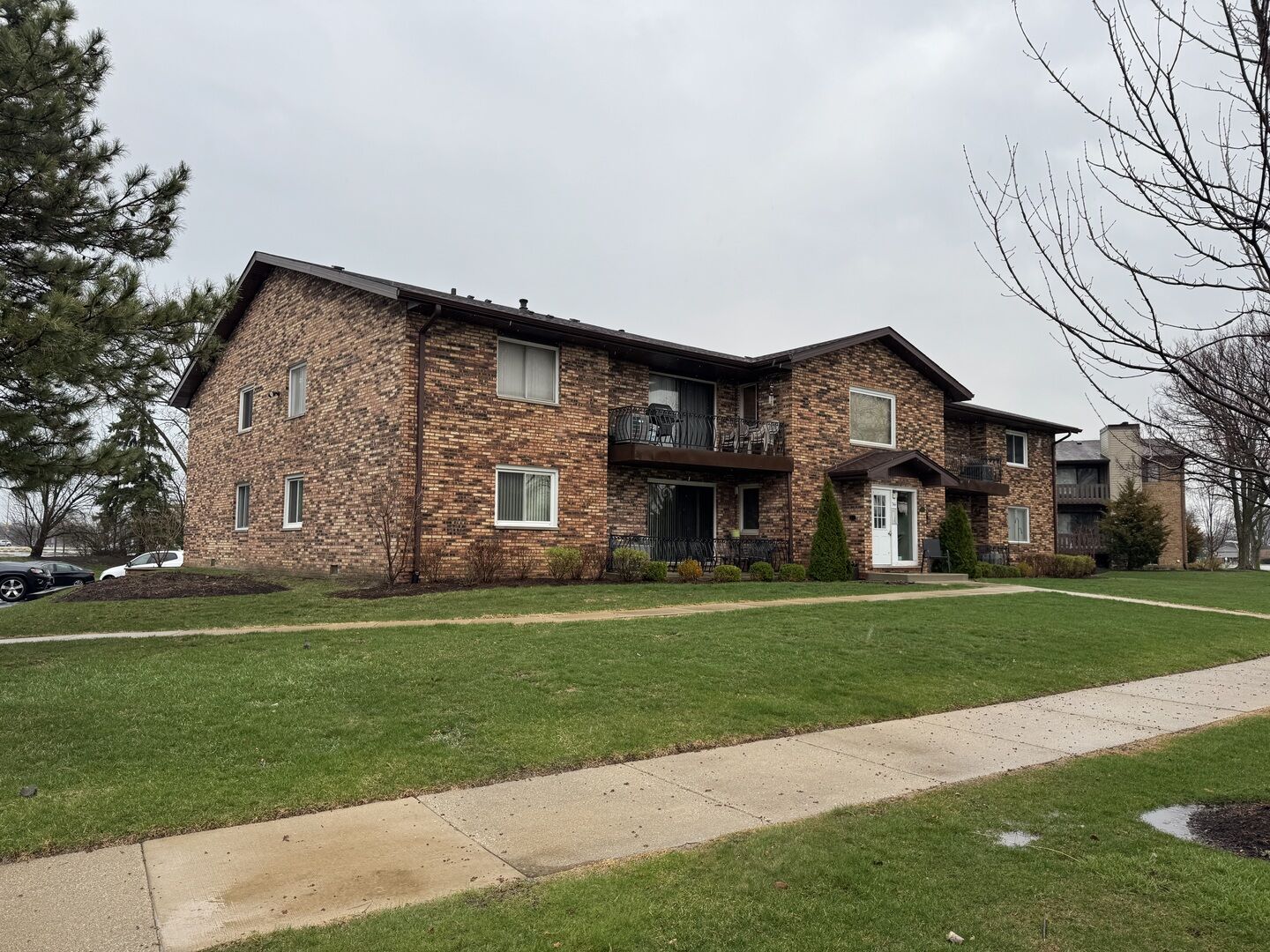 Property Photo:  344 Sheridan Drive 1C  IL 60527 