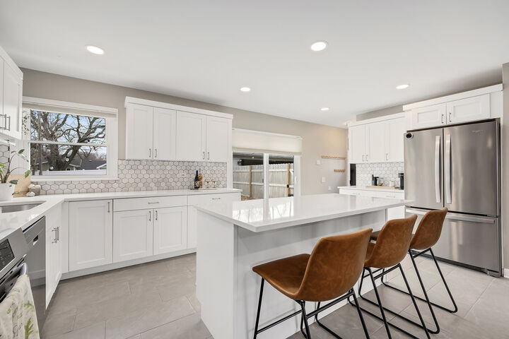 Property Photo:  6213 Leonard Avenue  IL 60516 