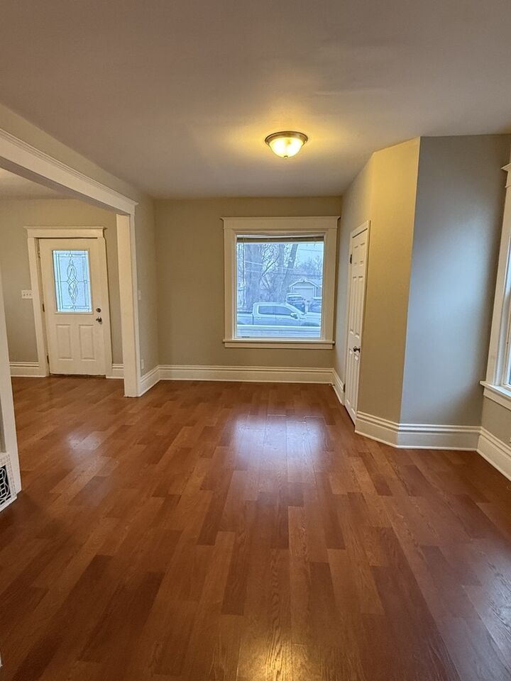 Property Photo:  137 N East Avenue  IL 60505 