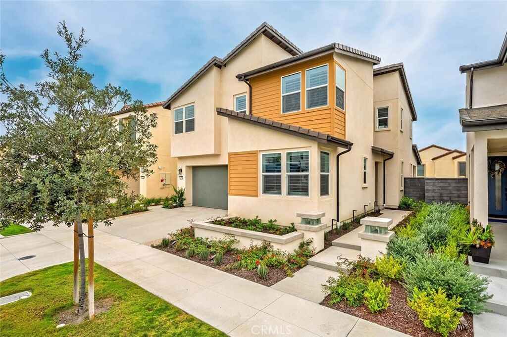 Property Photo:  1306 Roots Way  CA 92694 