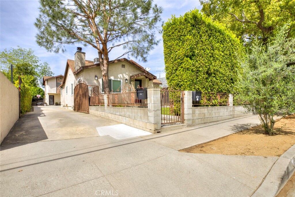 Property Photo: 247 N Oak Avenue CA 91107