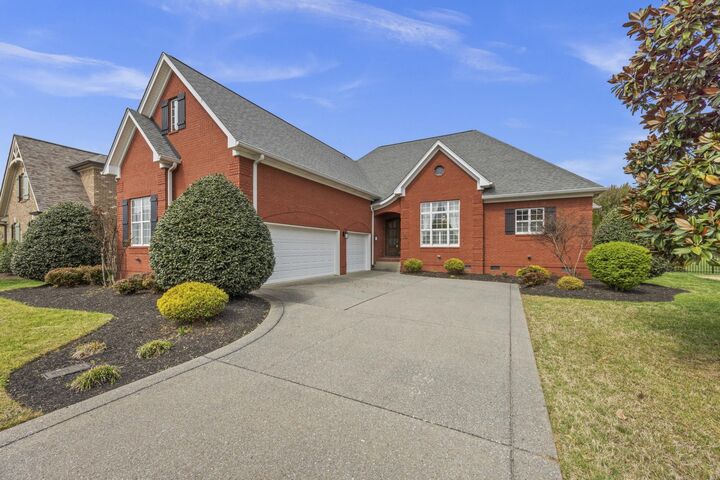 Property Photo: 113 Nogs Gdn TN 37066