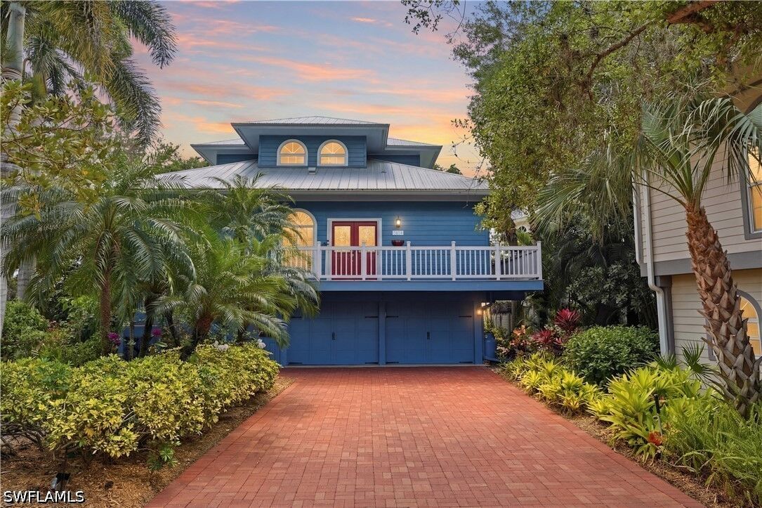 Property Photo: 3814 Survey Circle FL 34134