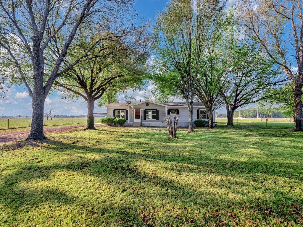 Property Photo:  401 Albritton Lane  TX 75901 