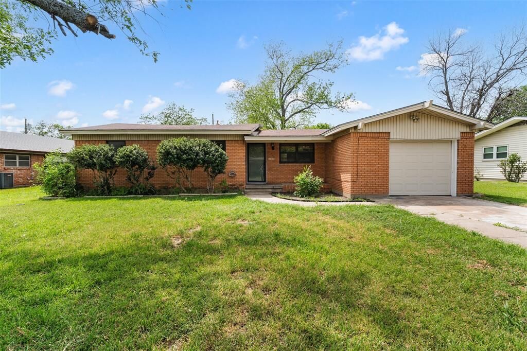 Property Photo:  308 Catalina  TX 76712 