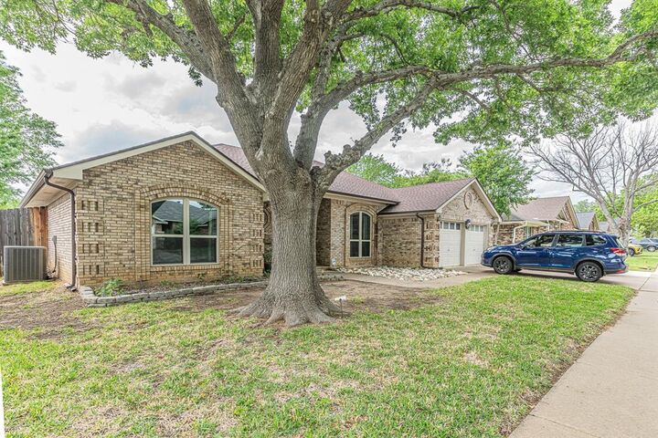Property Photo: 3309 Timber View Circle TX 76021