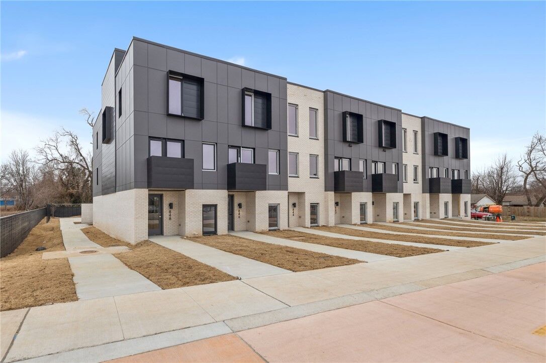 Property Photo:  836 SE 8th Street  AR 72712 