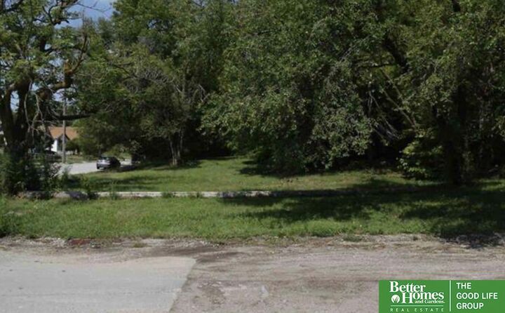 Property Photo:  524 Center Street  NE 68108 