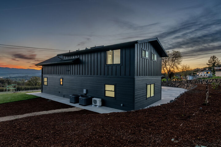 Property Photo:  4691 Cherry Lane  OR 97504 