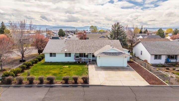 Property Photo:  1122 NE Manzanita Street  OR 97754 