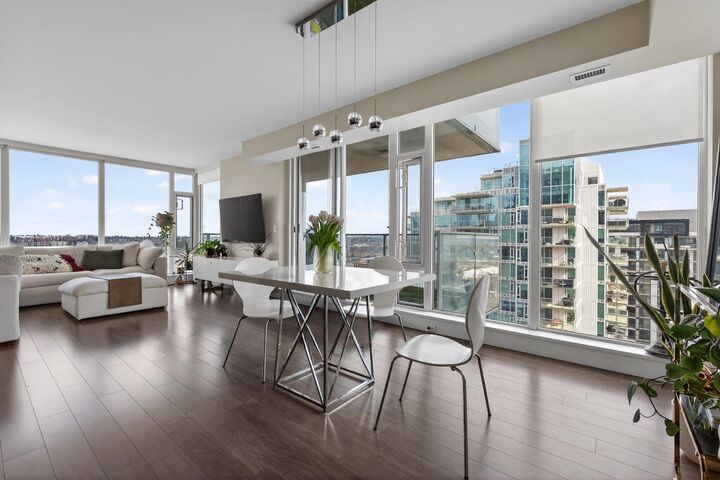 Property Photo:  510 6 Avenue SE 1703  AB T2G 1L7 