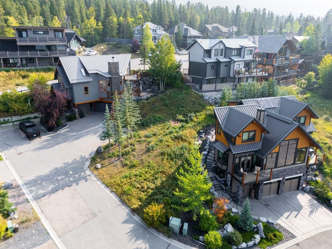 Property Photo: 126 Benchlands Terrace 3 AB T1W 1G2