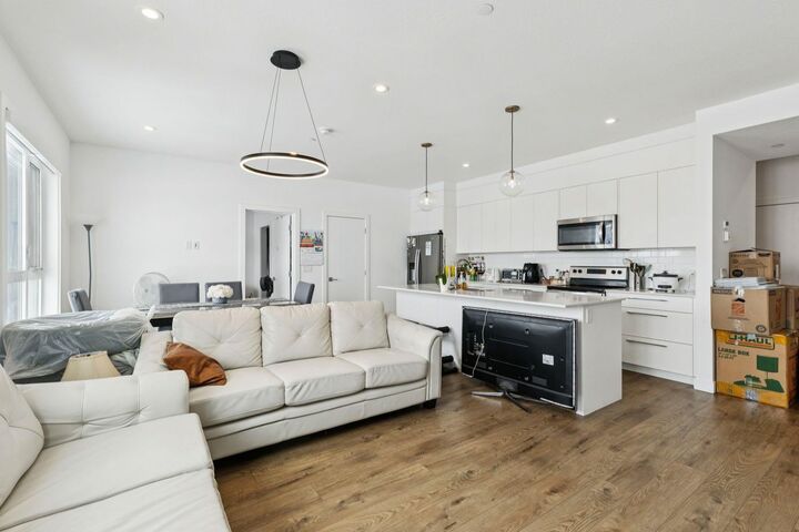 Property Photo: 60 Skyview Ranch Road NE 1415 AB T3N 2J8