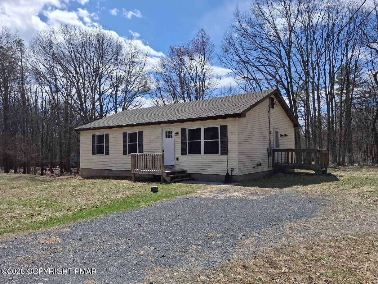 Property Photo:  1714 Upper Valley Road  PA 18330 