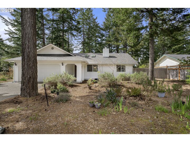 Property Photo:  2191 Willow St  OR 97439 