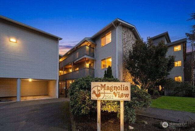 Property Photo: 2562 Thorndyke Avenue W 303 WA 98199