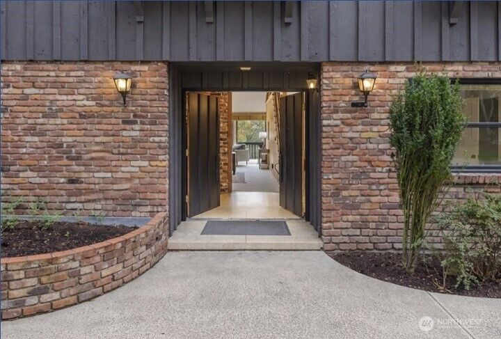 Property Photo:  16521 NE 1st Place  WA 98008 