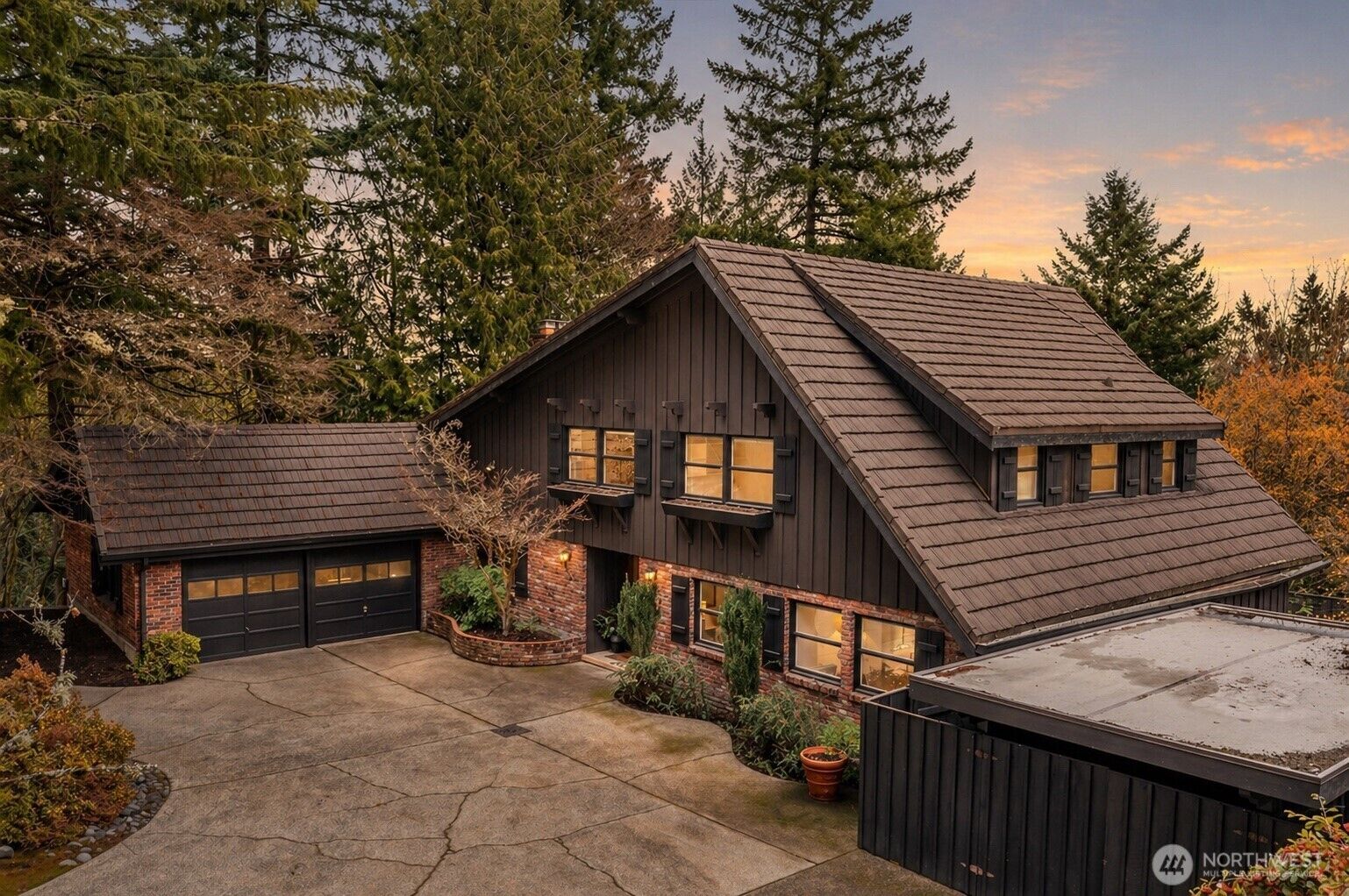 Property Photo:  16521 NE 1st Place  WA 98008 