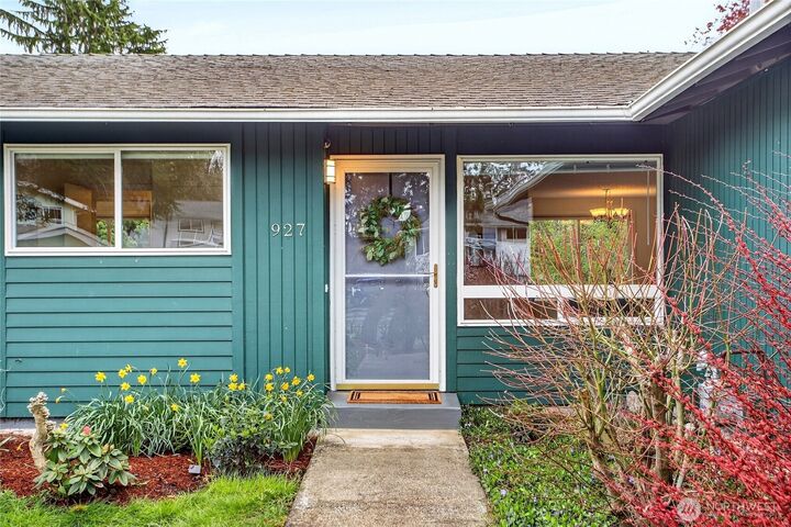 Property Photo:  927 S 240th Place  WA 98198 