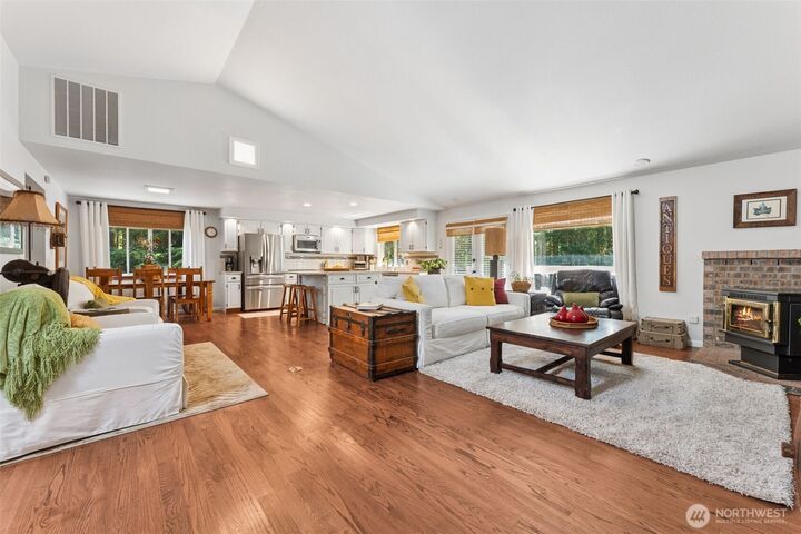 Property Photo:  1094 SW Depot Court  WA 98367 