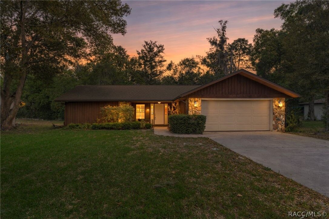 Property Photo:  10 Sycamore Circle  FL 34446 