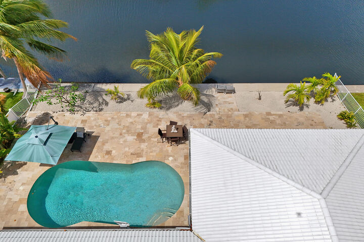 Property Photo:  5711 Bayview Drive  FL 33308 