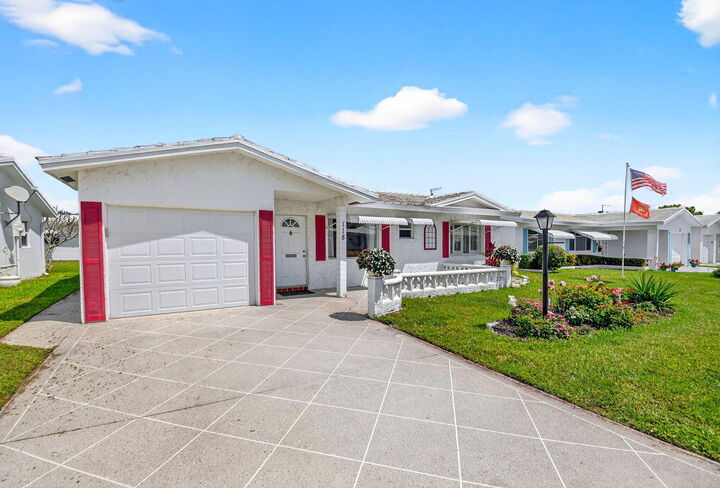 Property Photo: 118 SW 9th Street FL 33426