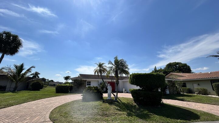 Property Photo: 5728 S Bayberry Lane FL 33319